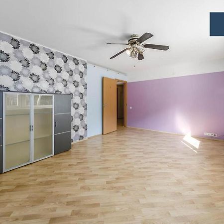Sunny Apartment Near Bus Station Talin Exterior foto