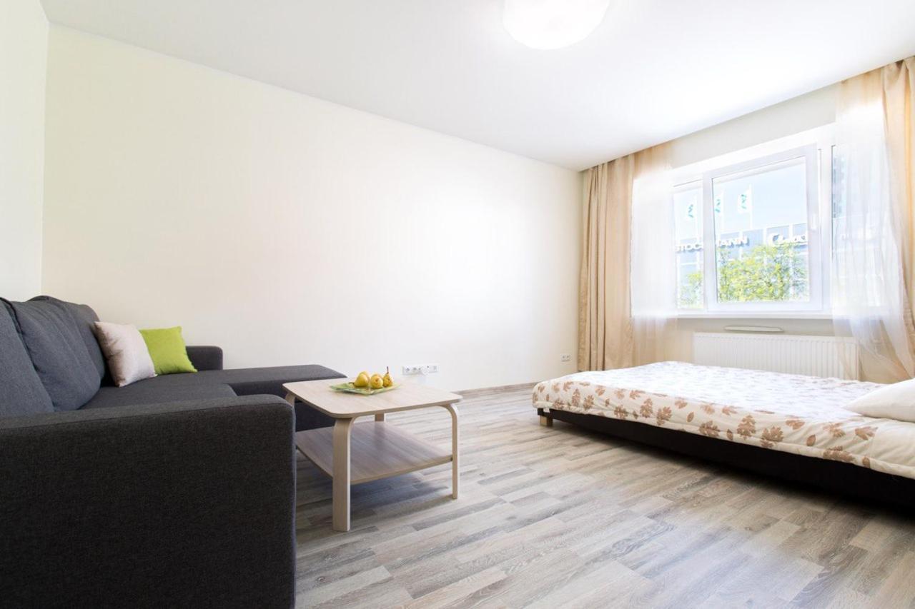 Sunny Apartment Near Bus Station Talin Exterior foto