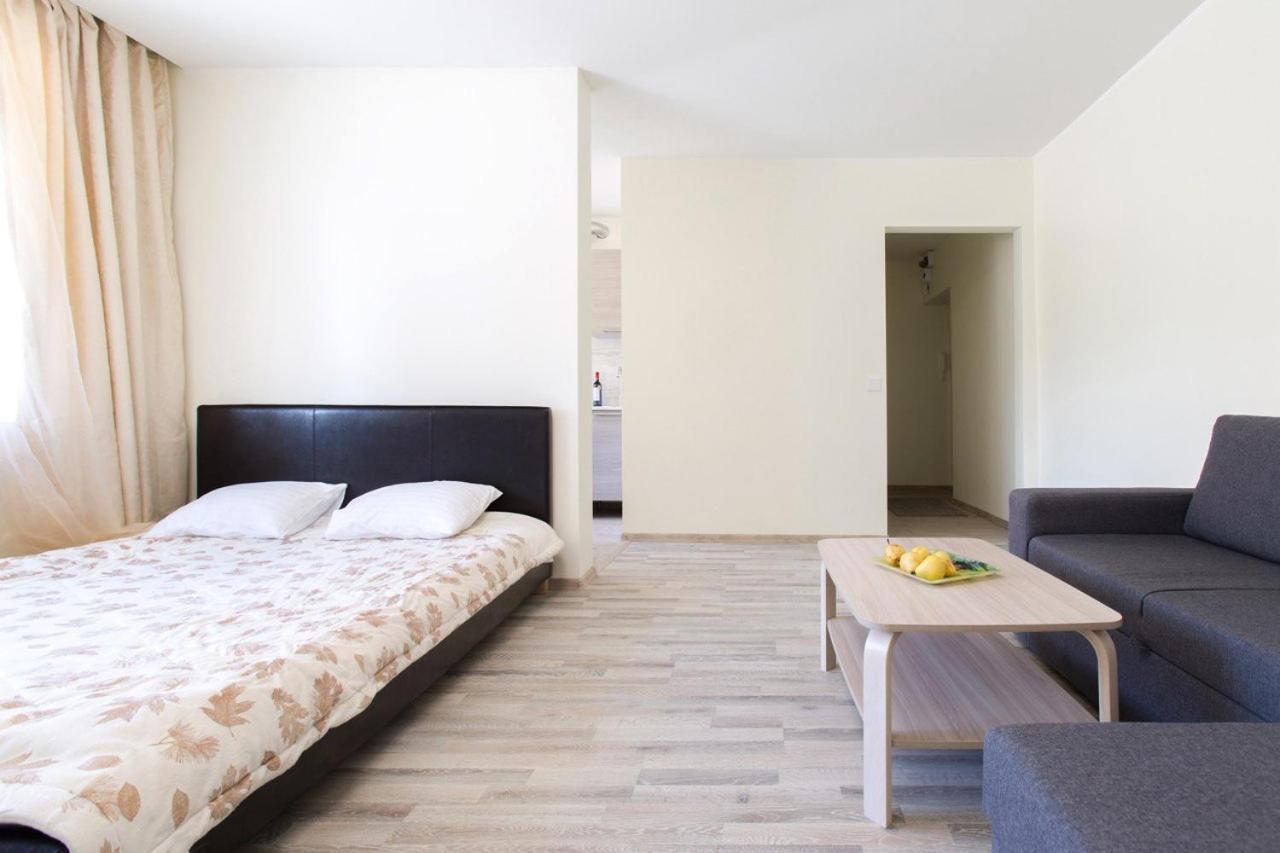 Sunny Apartment Near Bus Station Talin Exterior foto