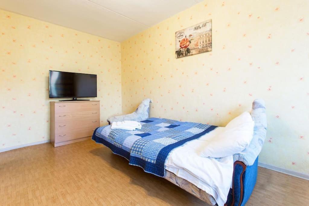 Sunny Apartment Near Bus Station Talin Exterior foto
